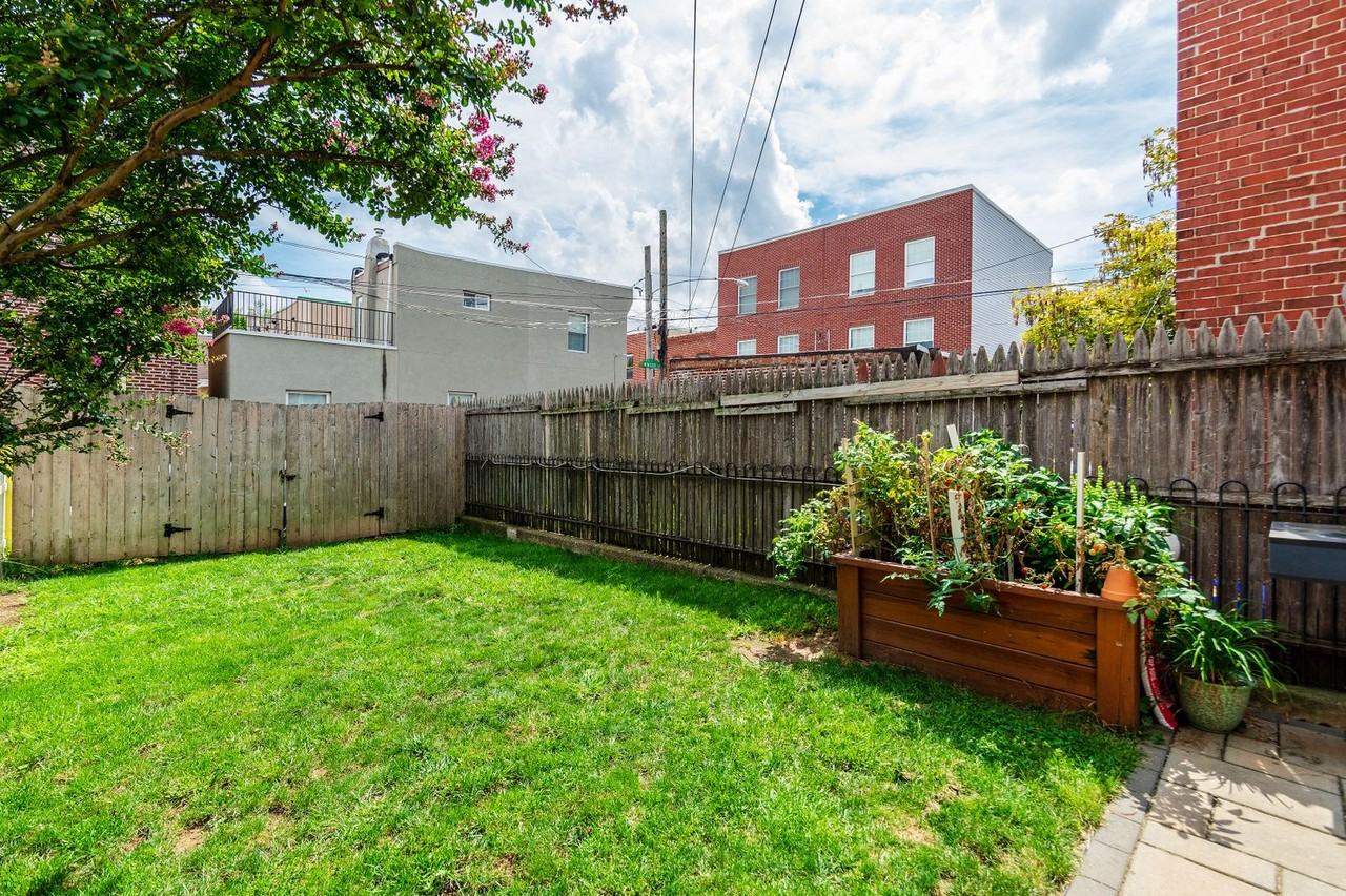 2627 E Thompson St - Photo 7 of 27