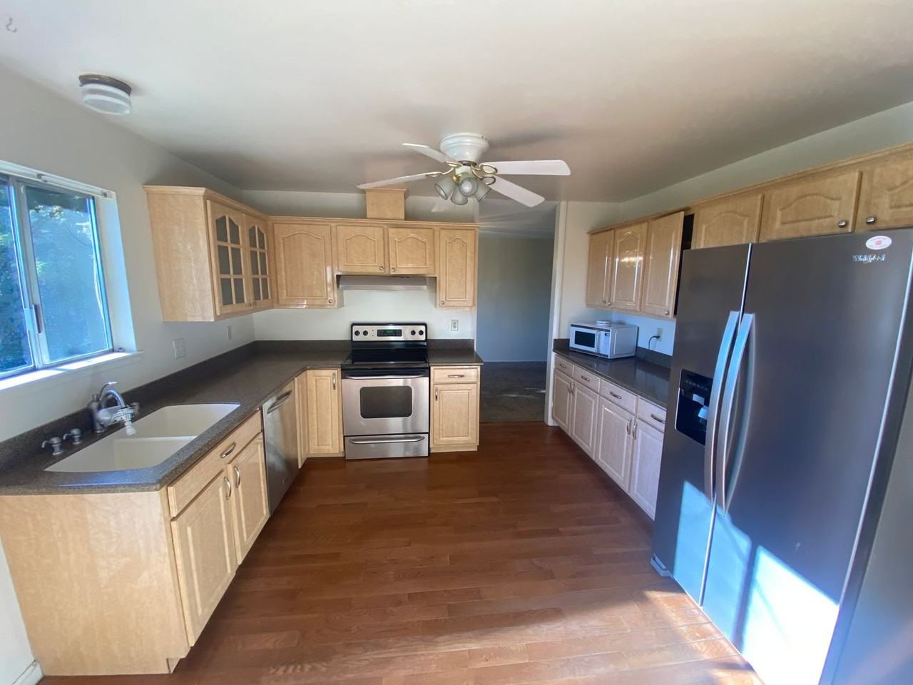 2565 Everett Dr - Photo 4 of 12