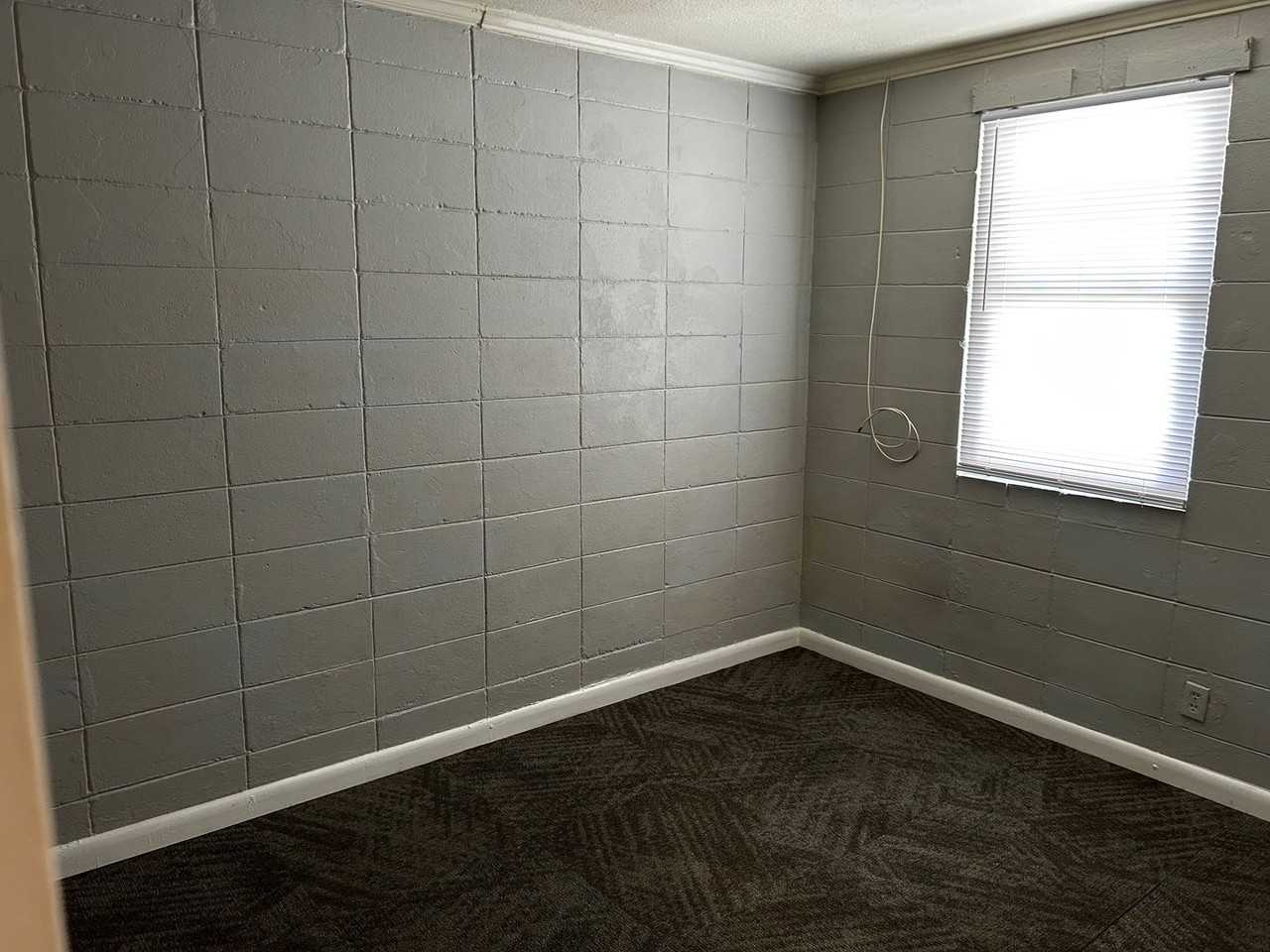 111 Morton St - Photo 4 of 6