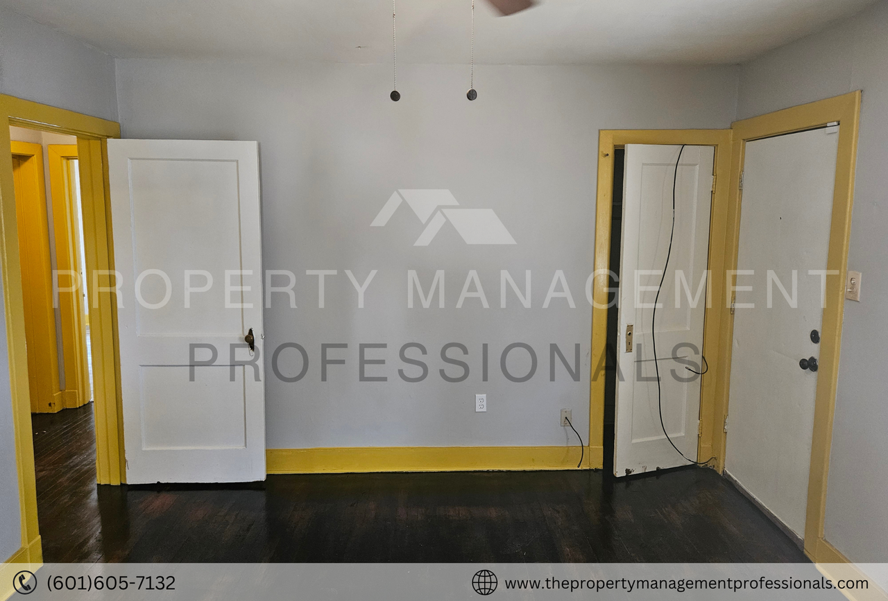 1209 Grammar St - Photo 4 of 17