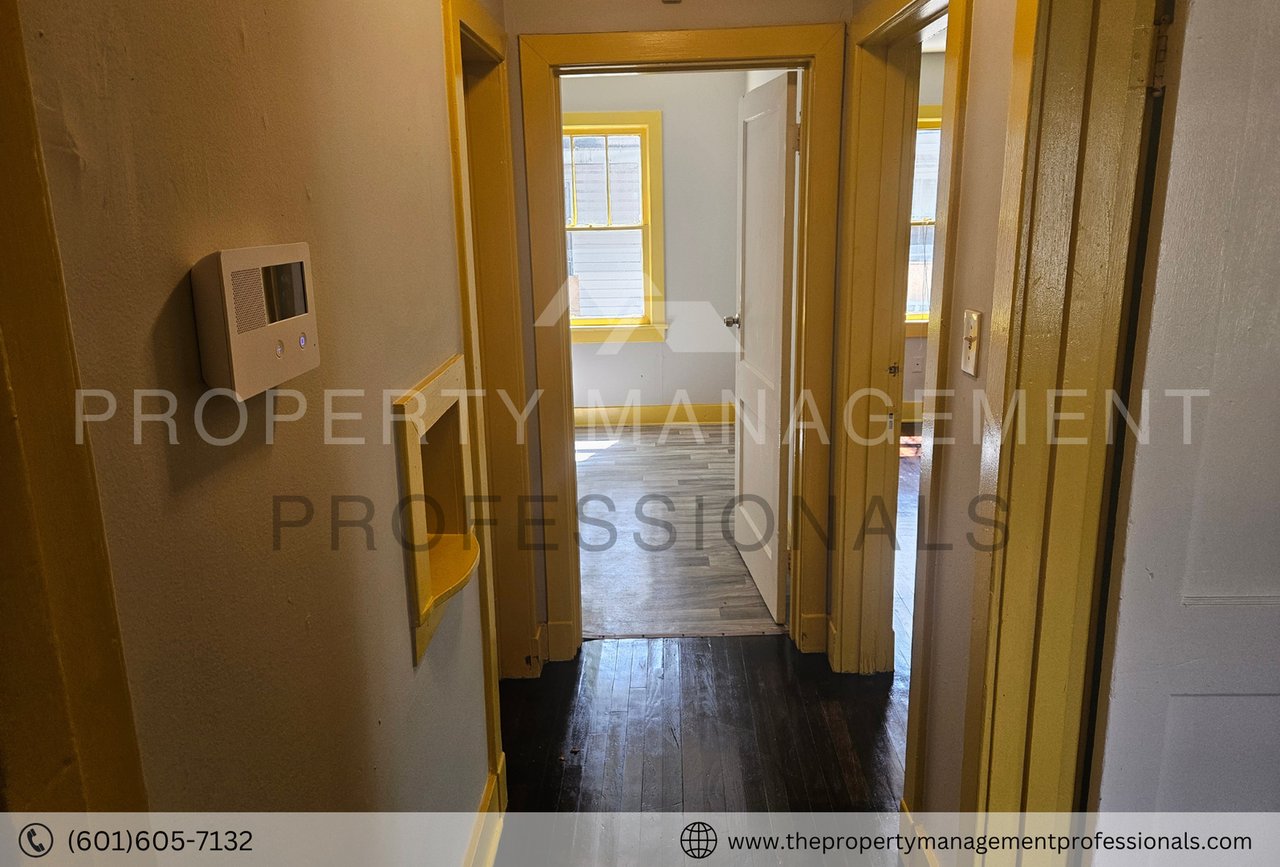 1209 Grammar St - Photo 6 of 17