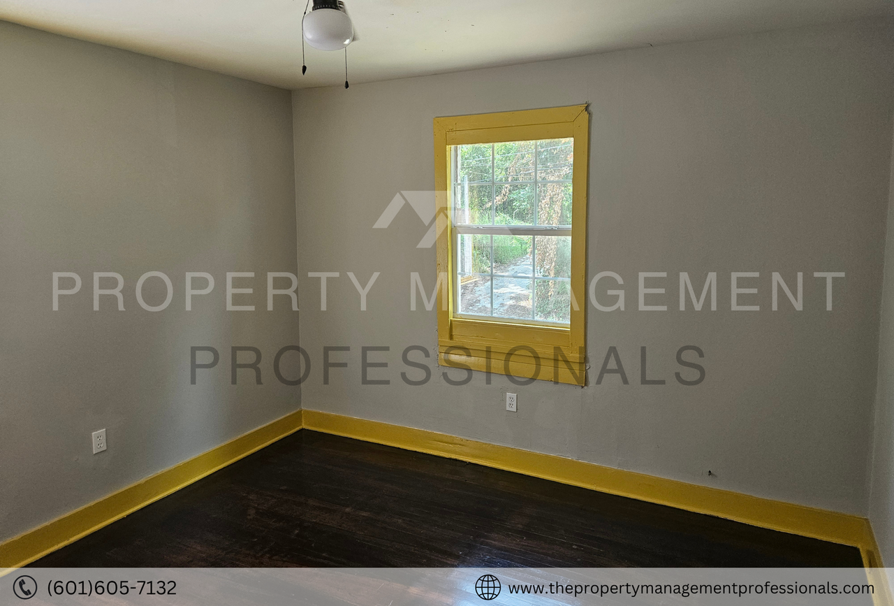 1209 Grammar St - Photo 7 of 17