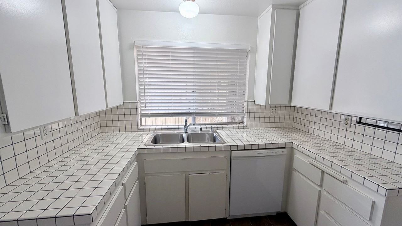 6241 Caminito Basilio - Photo 4 of 18