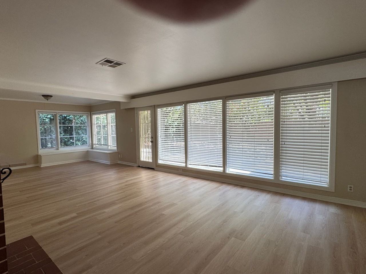1220 W Benjamin Holt Dr - Photo 4 of 30