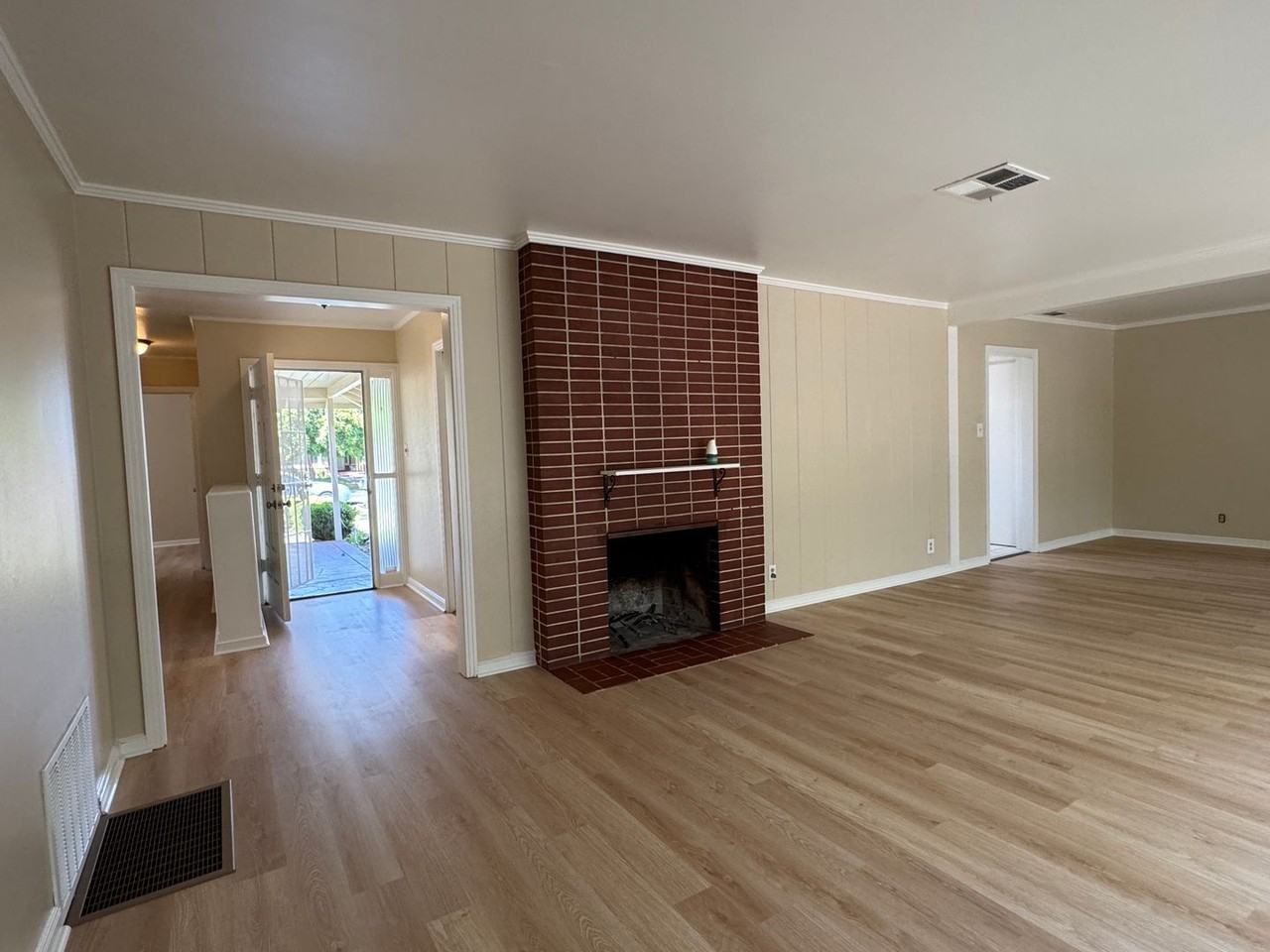 1220 W Benjamin Holt Dr - Photo 5 of 30