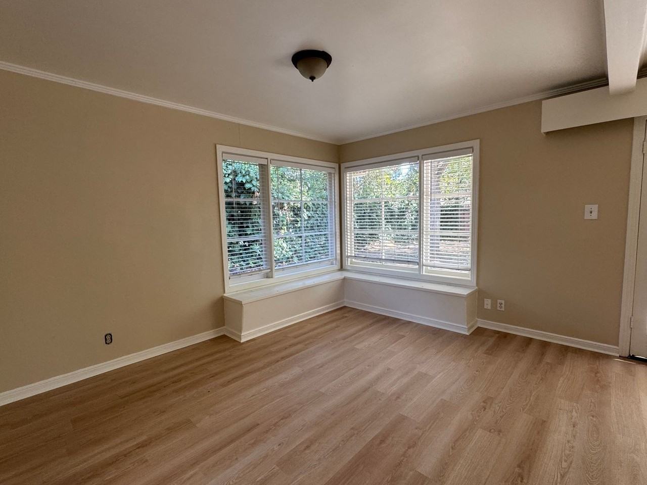1220 W Benjamin Holt Dr - Photo 6 of 30
