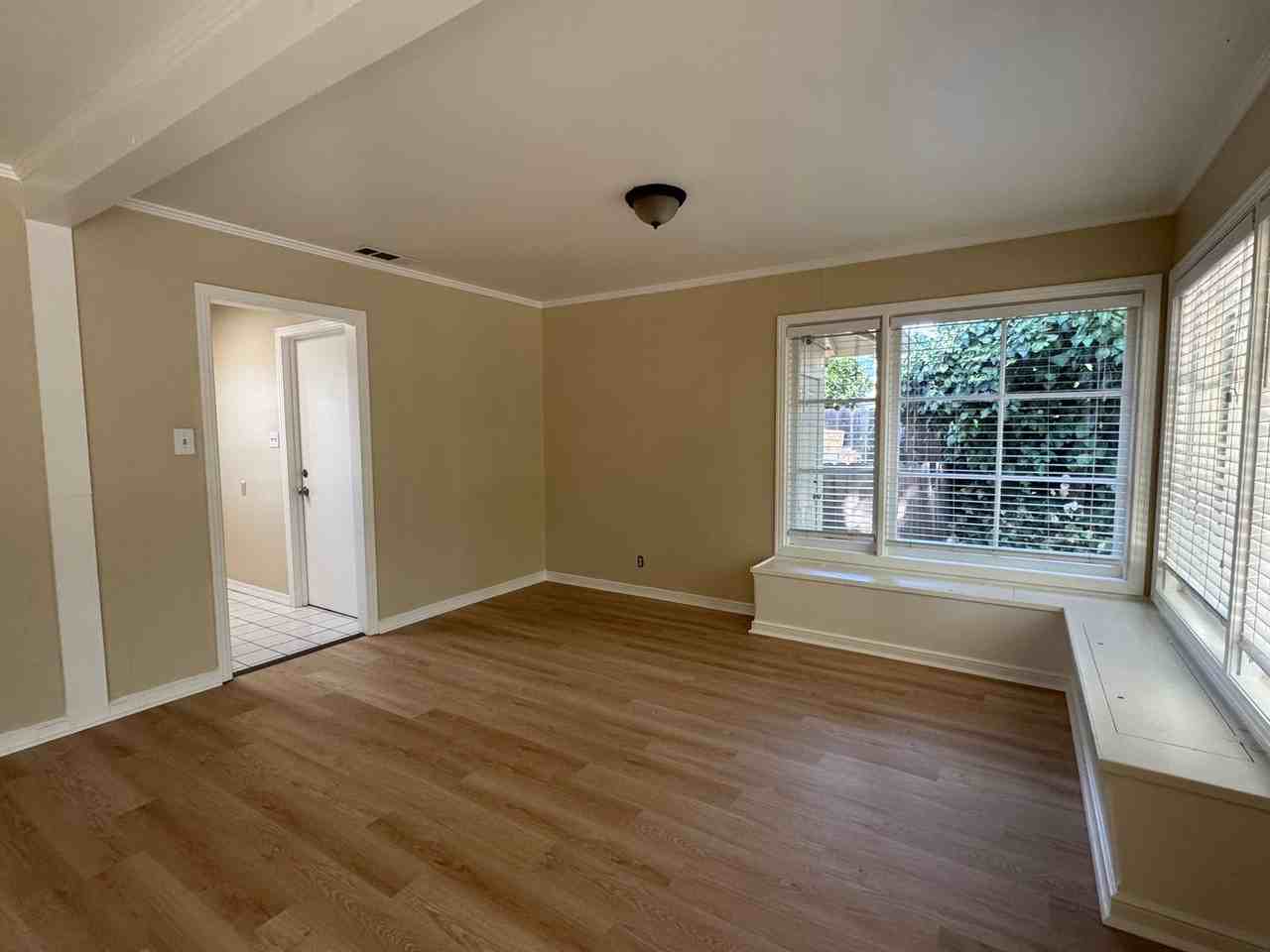 1220 W Benjamin Holt Dr - Photo 7 of 30