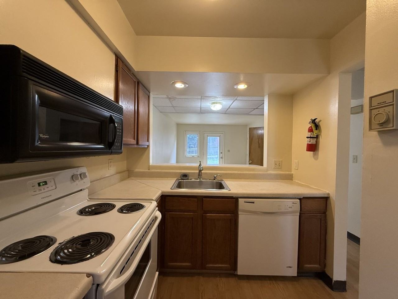 705 W College Ave - Photo 4 of 17