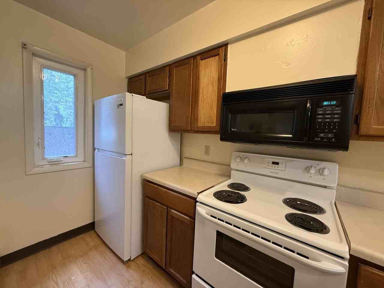 705 W College Ave - Photo 5 of 17