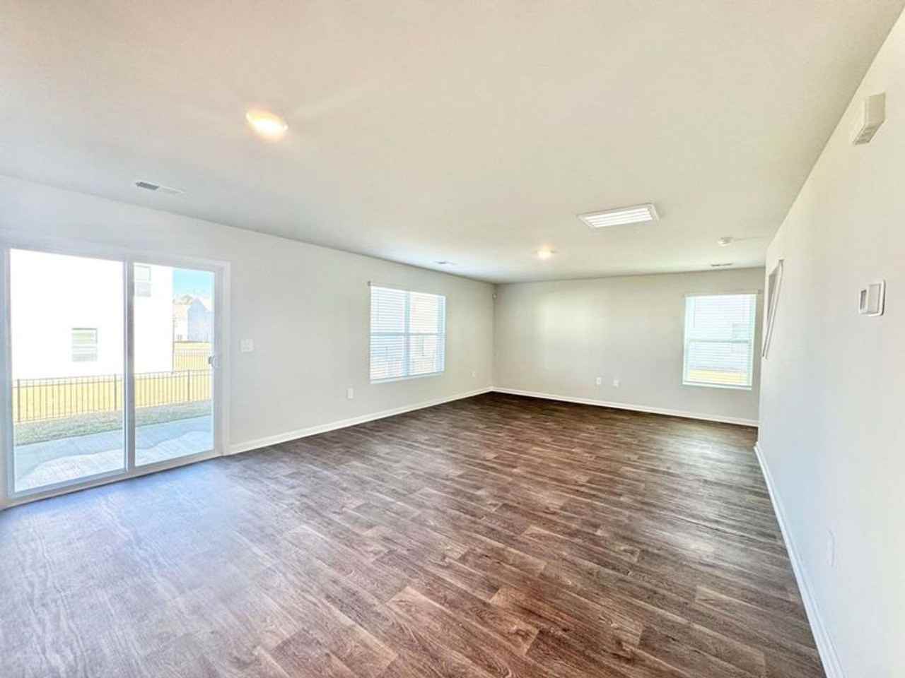 502 Windsong Dr - Photo 4 of 22