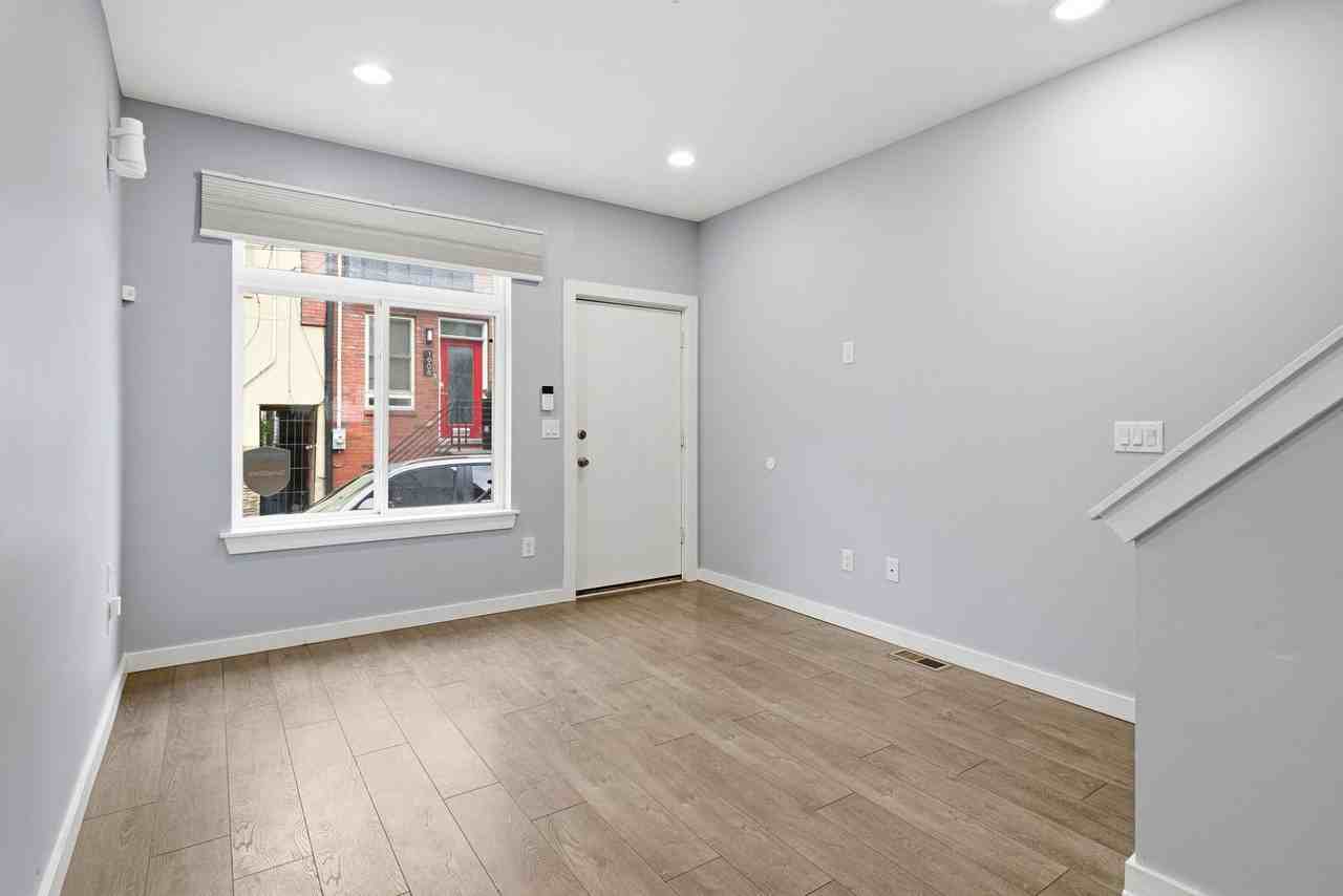 1905 E Harold St - Photo 2 of 20
