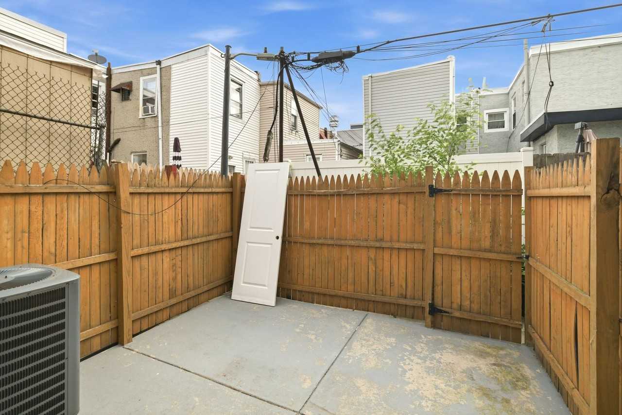 1905 E Harold St - Photo 5 of 20
