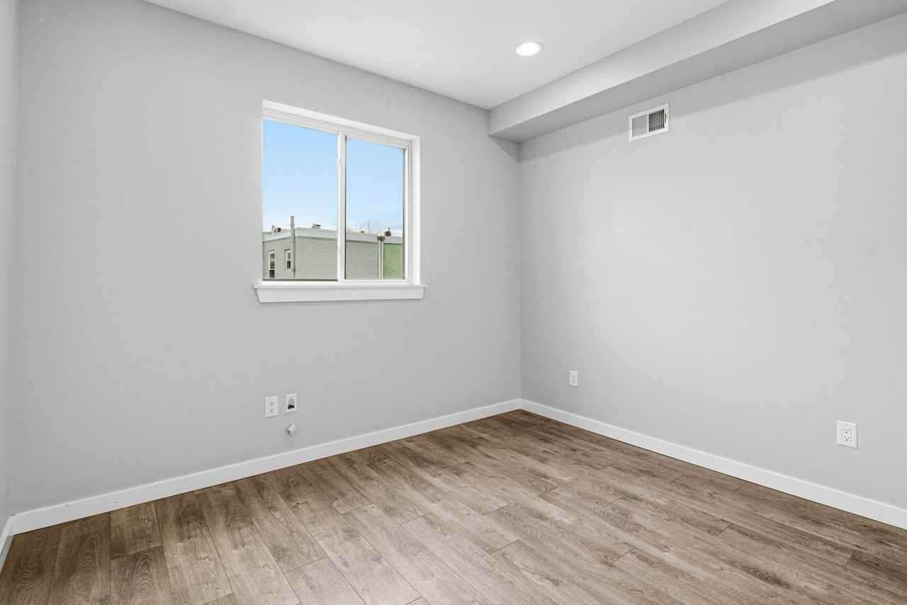 1905 E Harold St - Photo 6 of 20