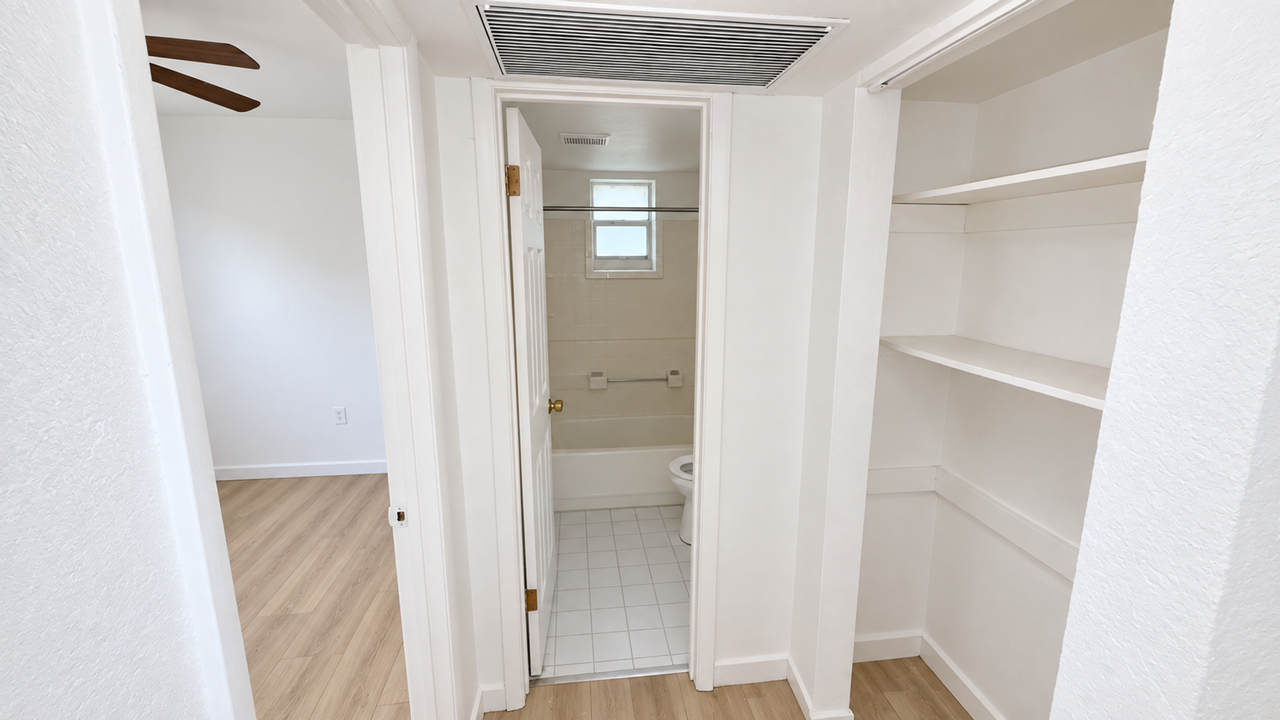 1217 Nw 2nd Ave - Photo 6 of 7