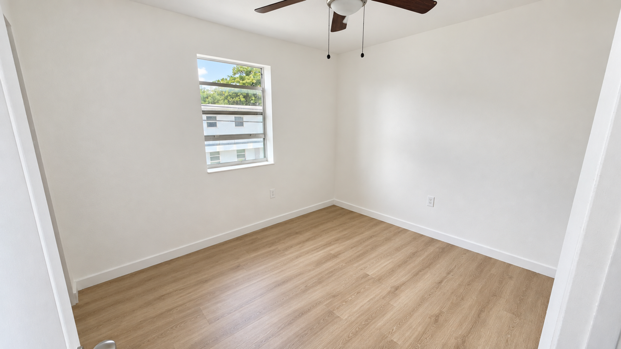 1217 Nw 2nd Ave - Photo 7 of 7
