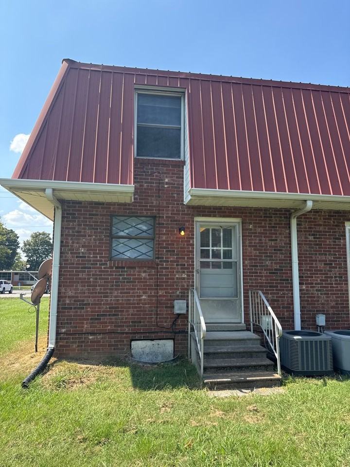 521 Dawson Ln Apt B - Photo 2 of 13