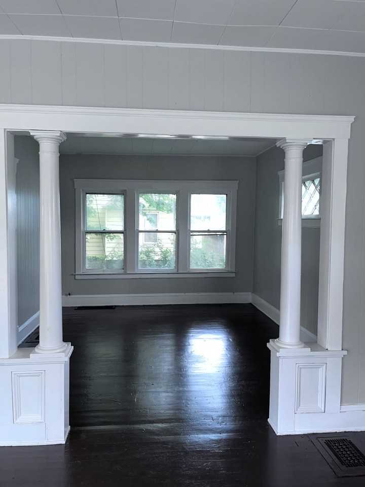 10705 Greenlawn Ave - Photo 3 of 12