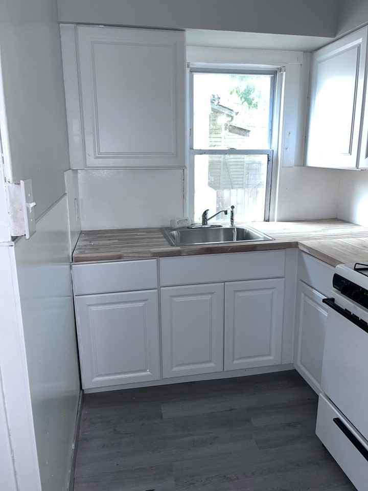 10705 Greenlawn Ave - Photo 6 of 12