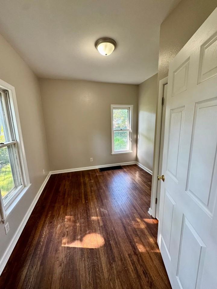 3002 Woodland St - Photo 4 of 29