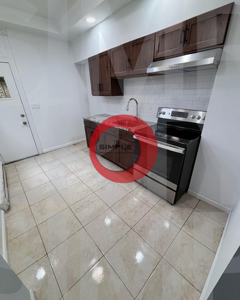 113 W Elm St - Photo 2 of 18