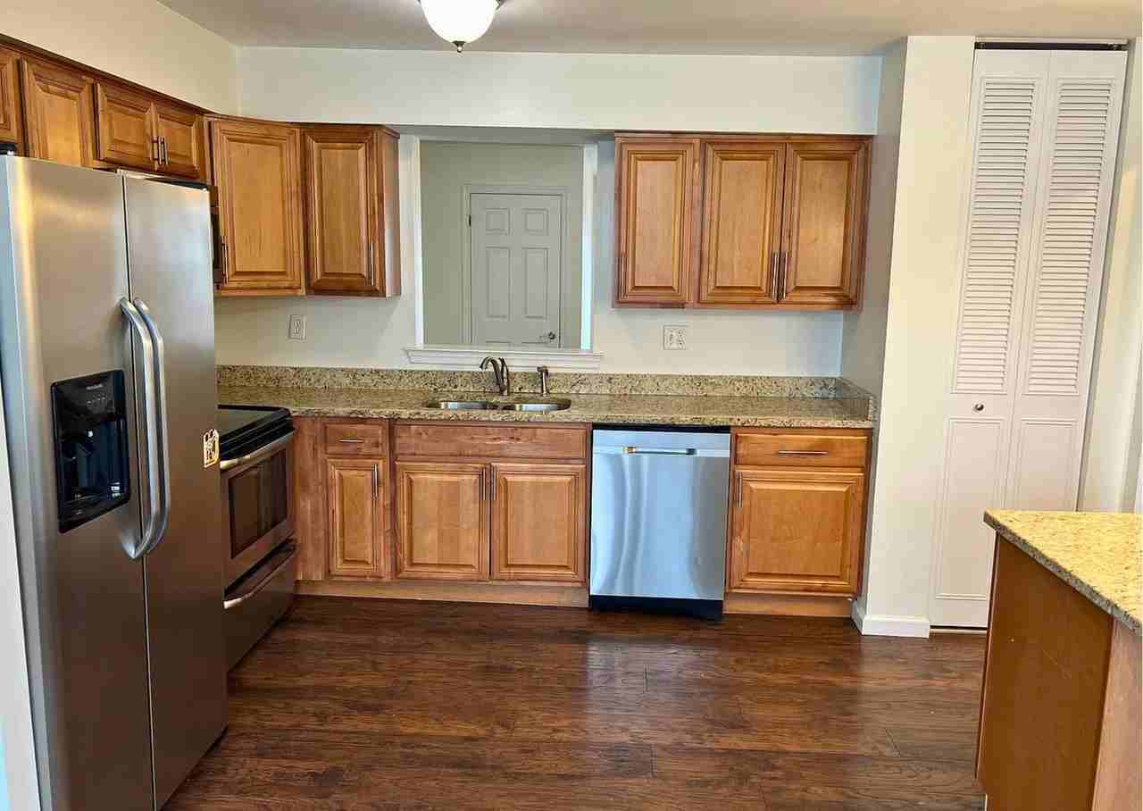 102 Caernarvon Ct - Photo 4 of 36