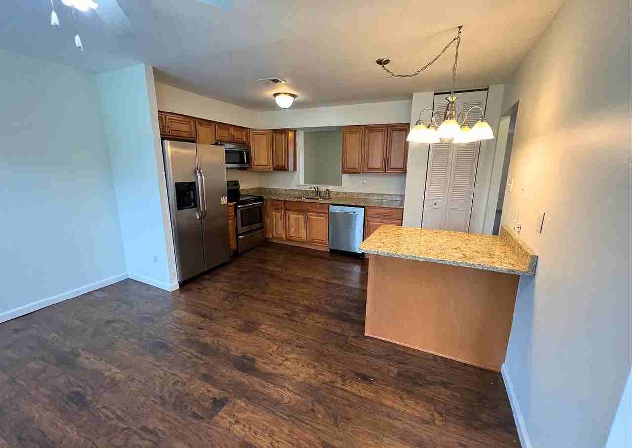 102 Caernarvon Ct - Photo 5 of 36