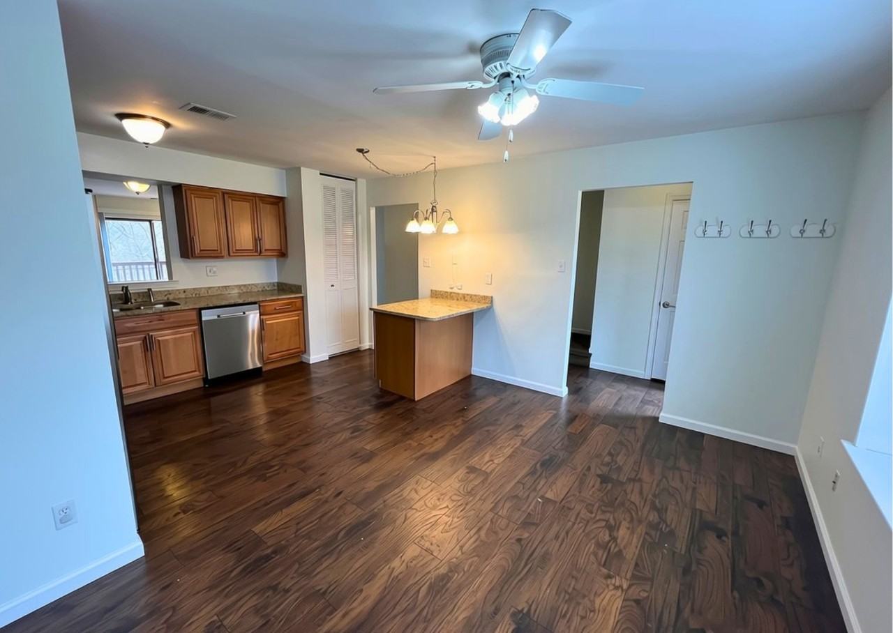 102 Caernarvon Ct - Photo 6 of 36