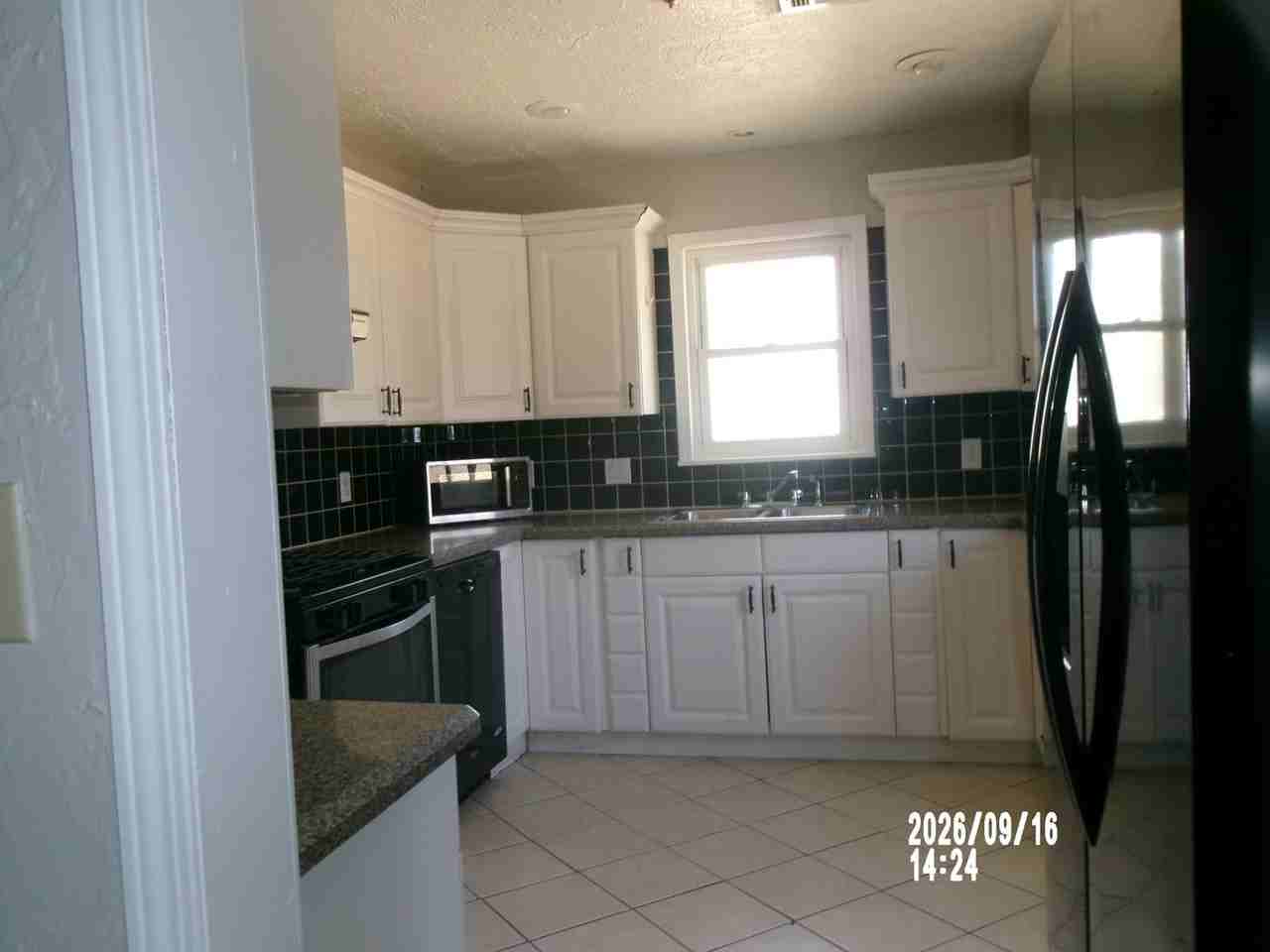 1612 Nw 25th St - Photo 2 of 11
