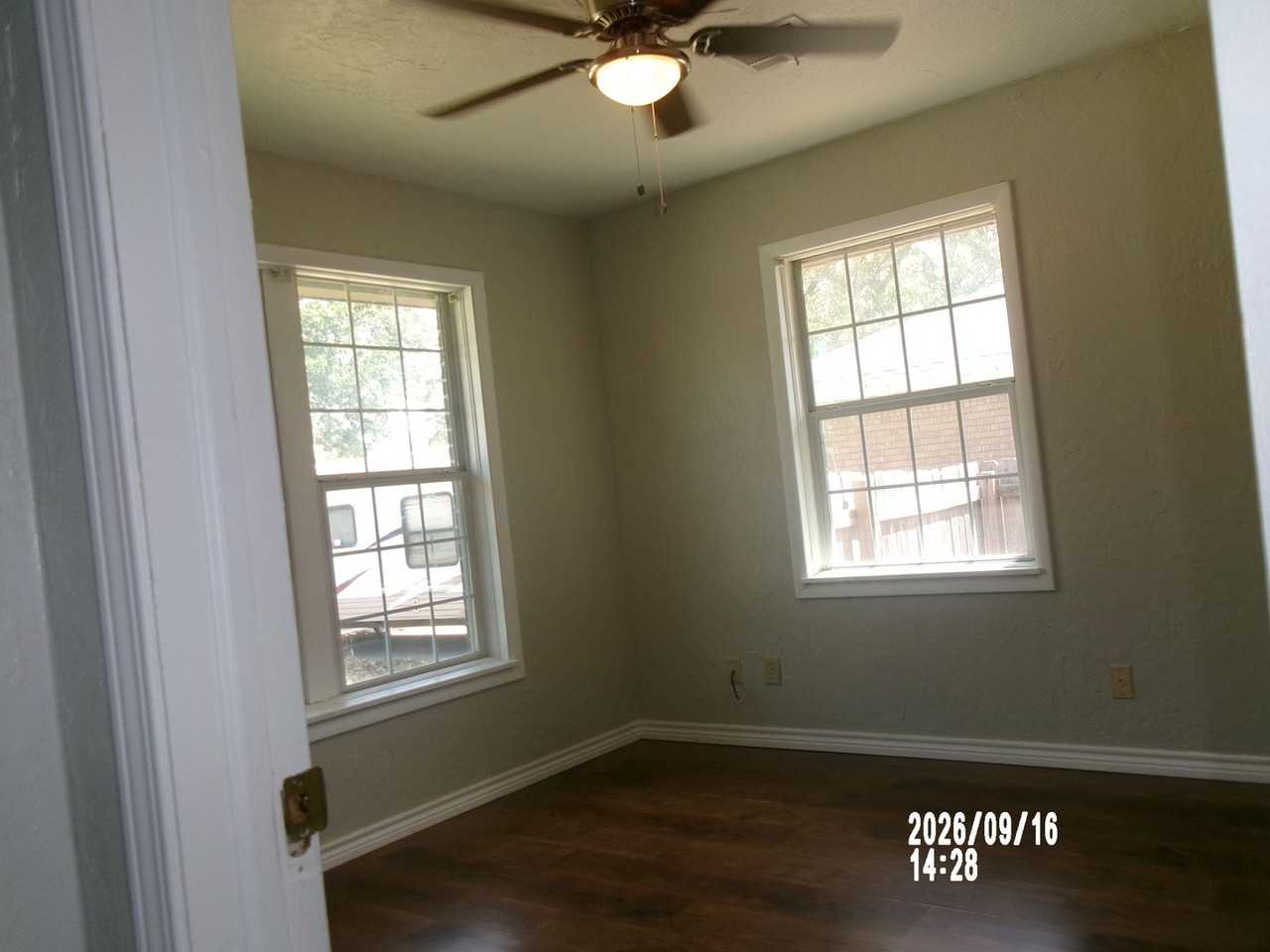 1612 Nw 25th St - Photo 7 of 11