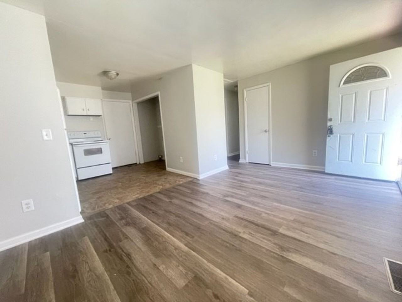 1029 S Glenn St #1 - Photo 3 of 10