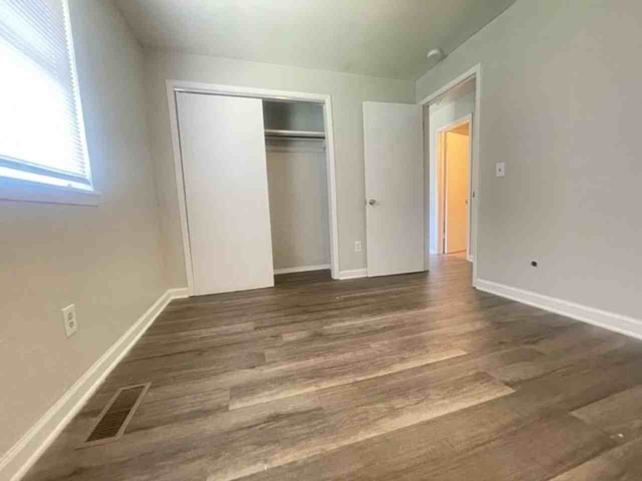 1029 S Glenn St #1 - Photo 6 of 10