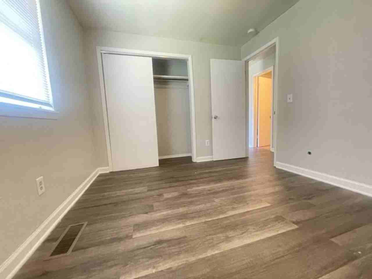 1031 S Glenn St #1 - Photo 5 of 10