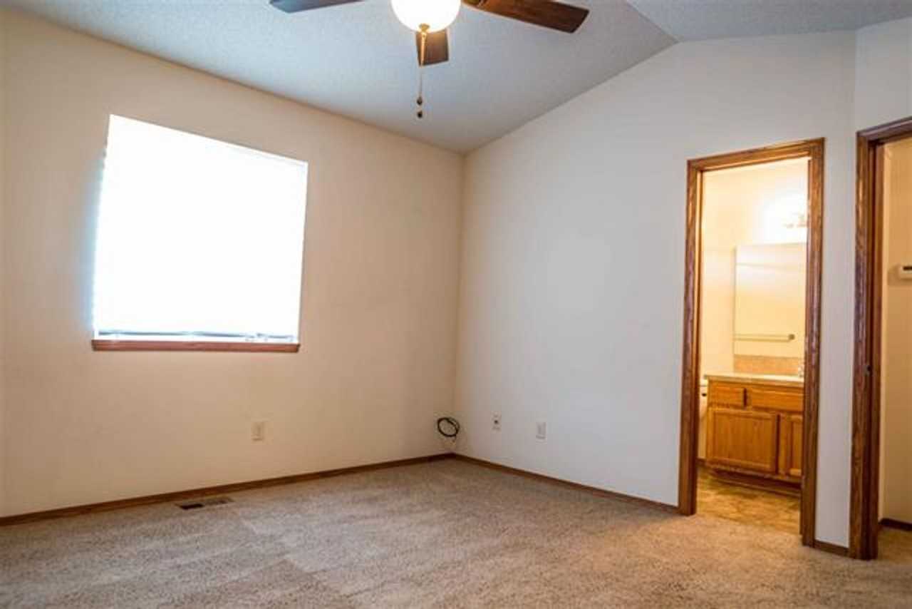 11818 W Wilkinson Ct - Photo 4 of 22