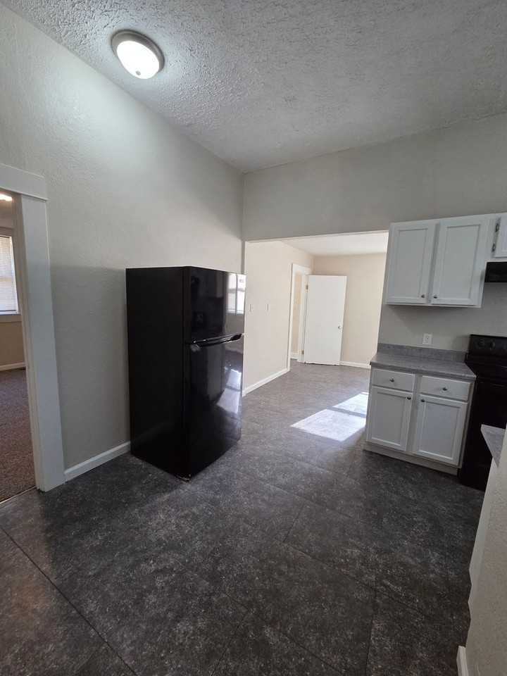1530 S Topeka Ave - Photo 2 of 16