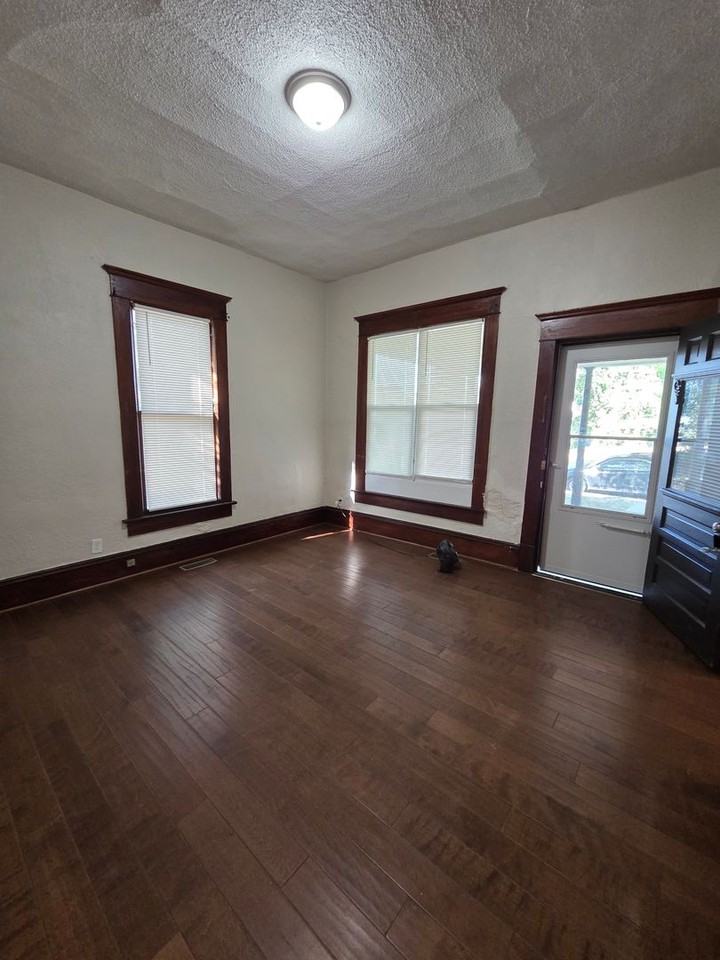 1530 S Topeka Ave - Photo 5 of 16