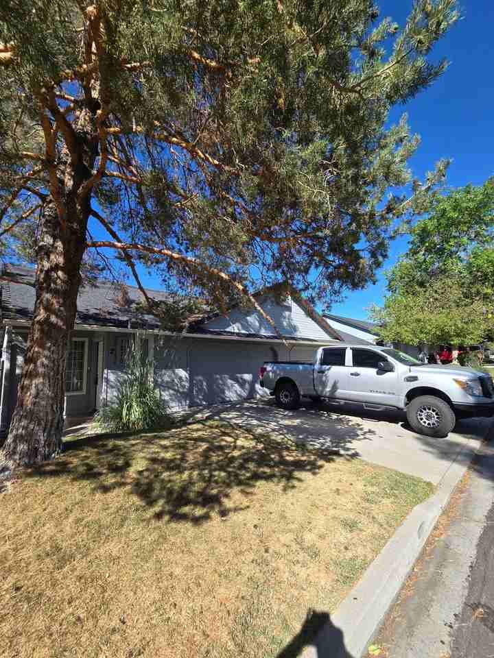 1275 Alicia Cir - Photo 2 of 15