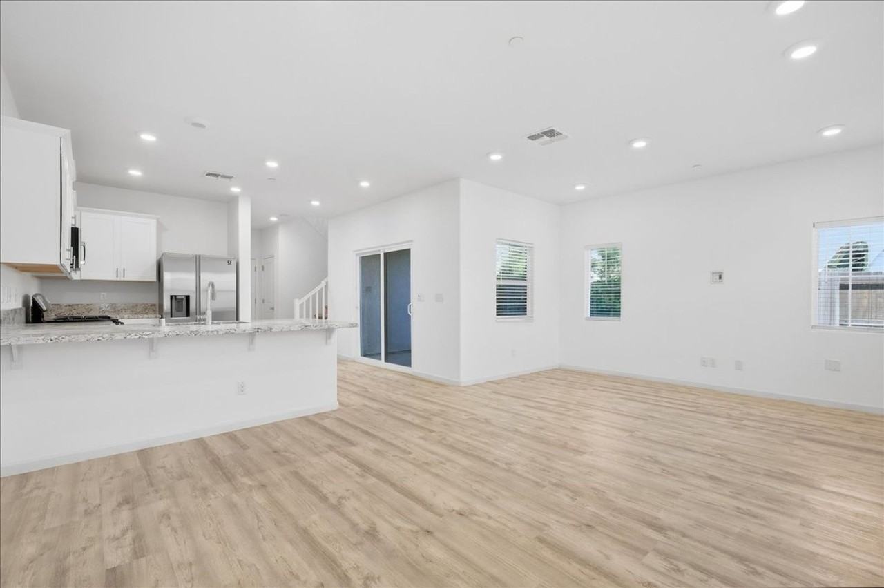 1229 Rojo St - Photo 3 of 31