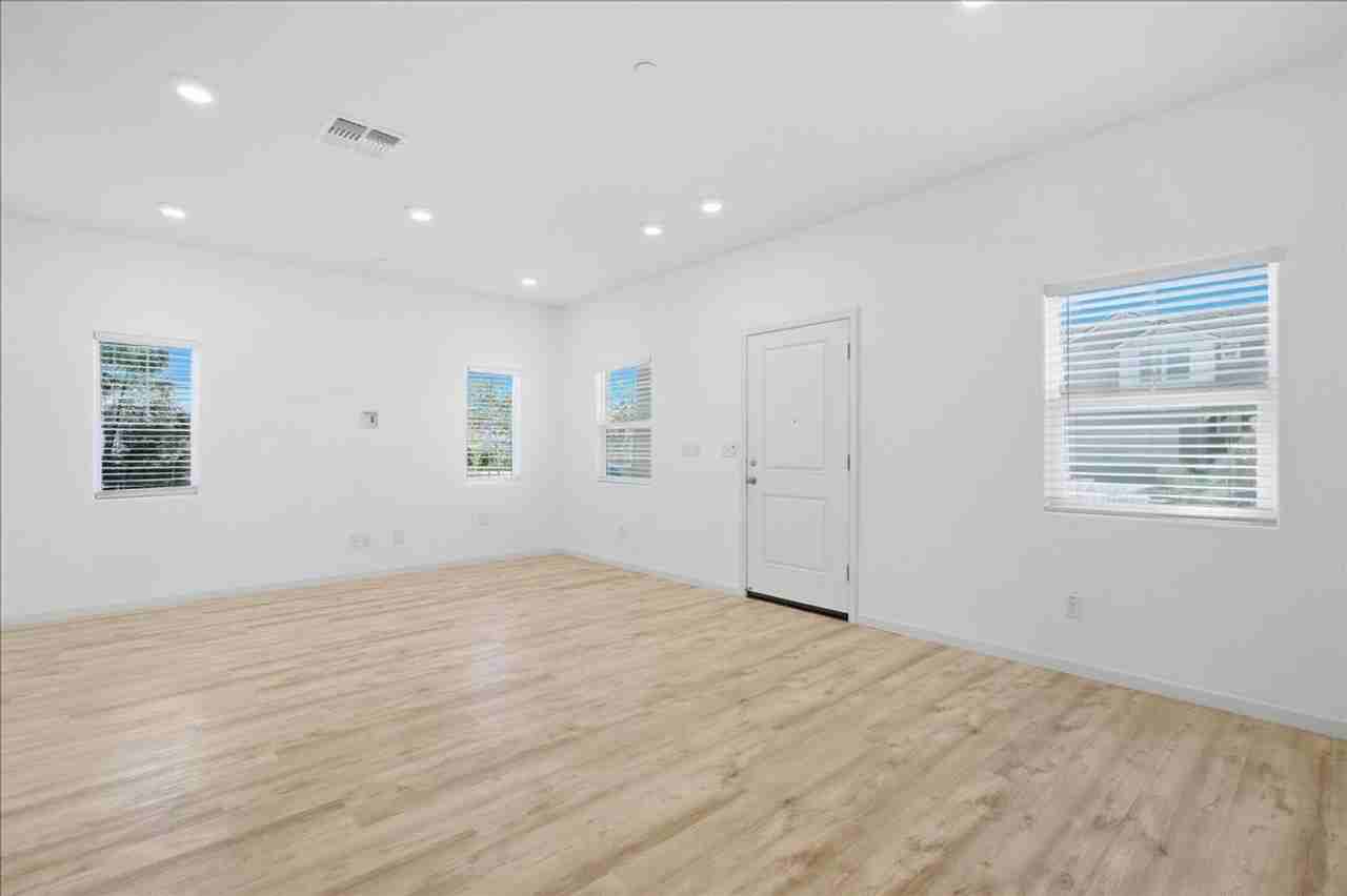 1229 Rojo St - Photo 4 of 31