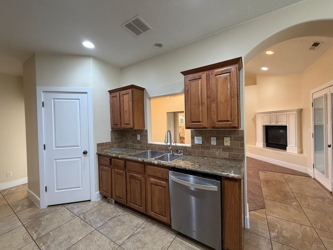 135 W Orchard Ln - Photo 5 of 36