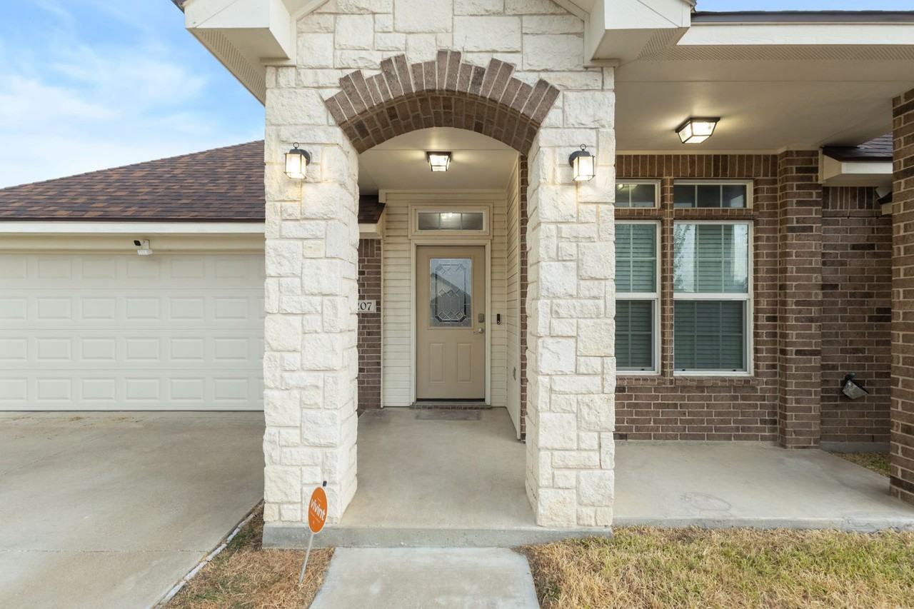 207 Black Walnut Ct - Photo 2 of 26