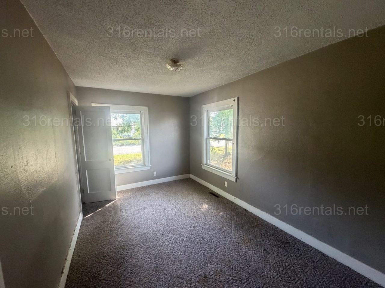 511 S Magnolia St - Photo 2 of 6