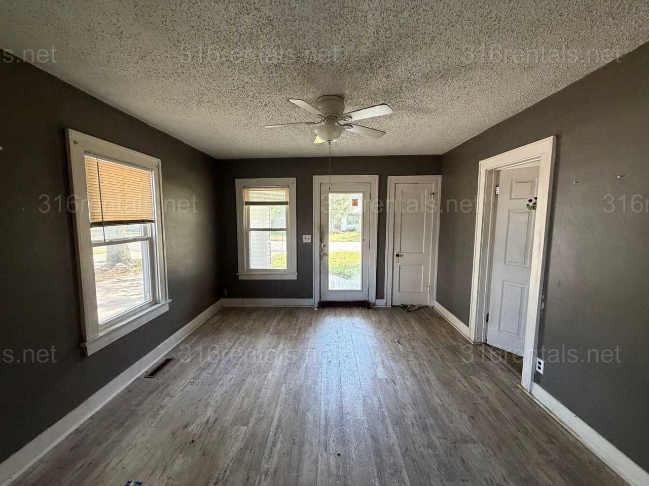 511 S Magnolia St - Photo 3 of 6