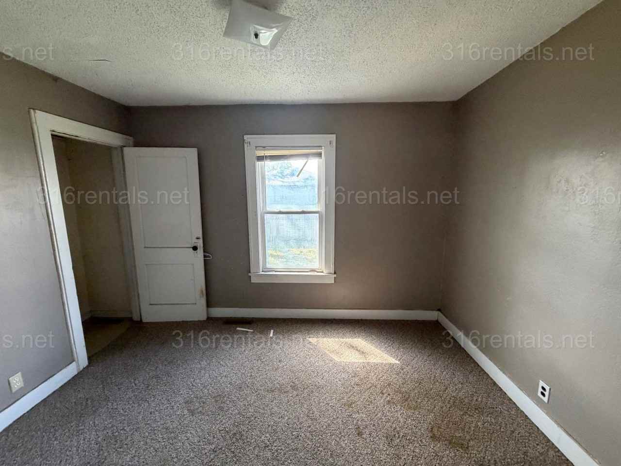 511 S Magnolia St - Photo 4 of 6