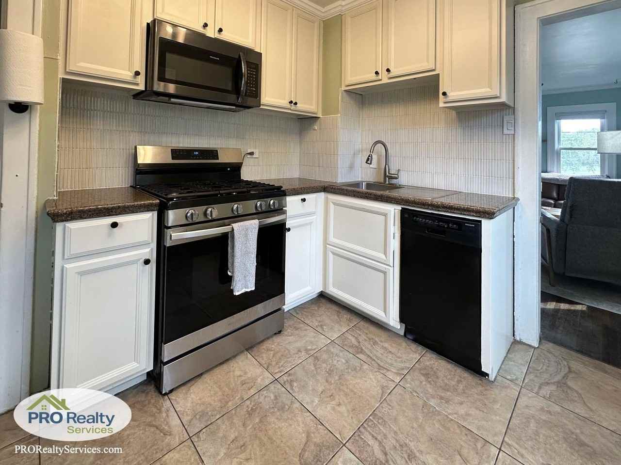 1417 29th Ave Ne - Photo 5 of 20