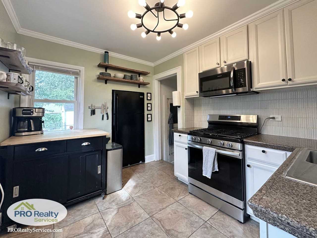 1417 29th Ave Ne - Photo 6 of 20