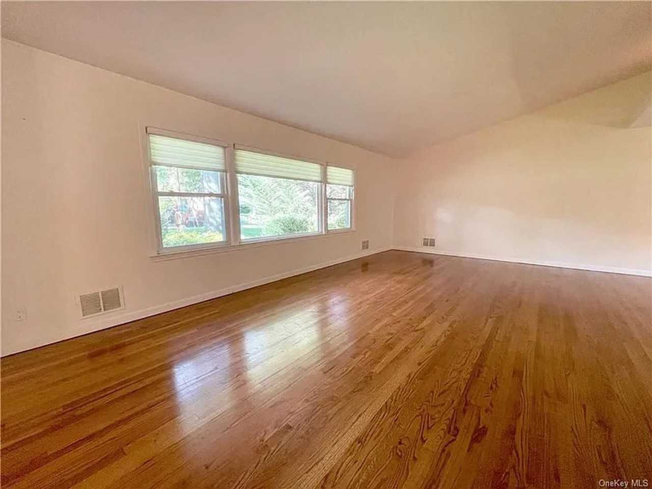 152 Rock Creek Ln - Photo 3 of 18