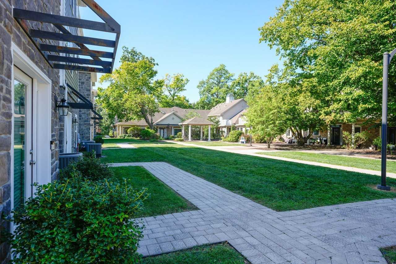 119 High Pointe Dr - Photo 4 of 50