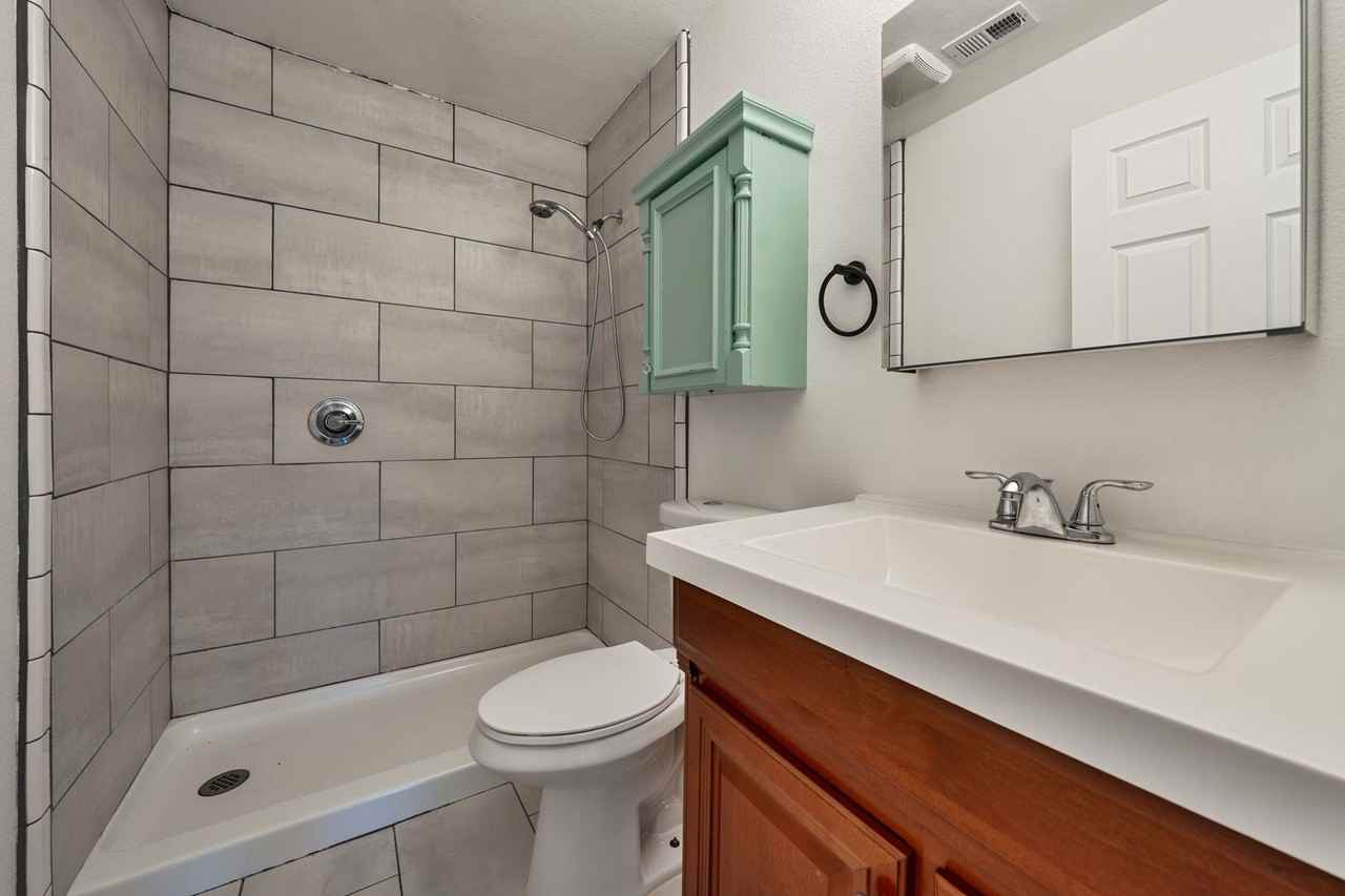 2905 Wood St - Photo 4 of 24