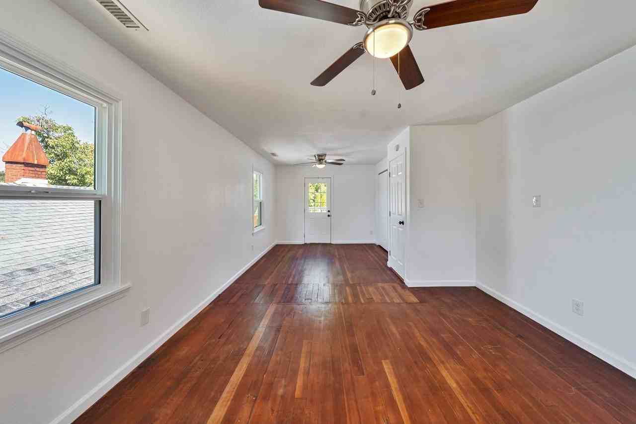 2905 Wood St - Photo 5 of 24