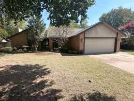 804 Lakeside Cir - Photo 1 of 1